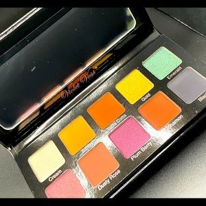 Violet Voss Essentials palette